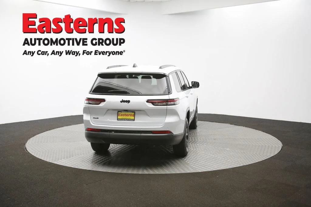 Used 2024 White Jeep Altitude image 41