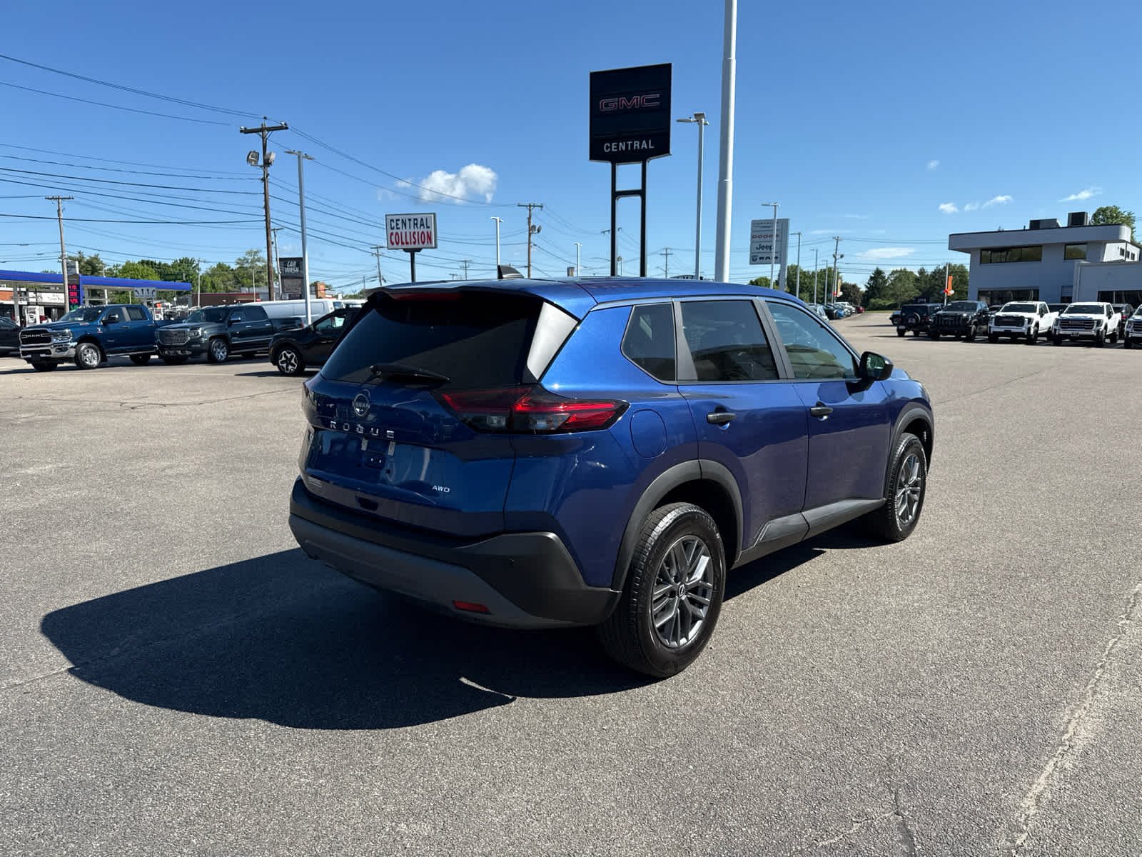 Used 2023 Blue Nissan S image 5