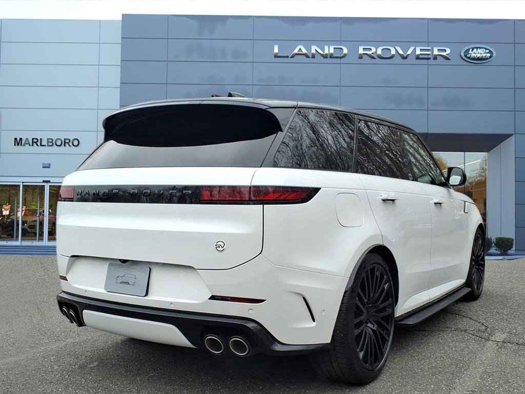 New 2026 Ostuni Pearl White LAND ROVER  image 2