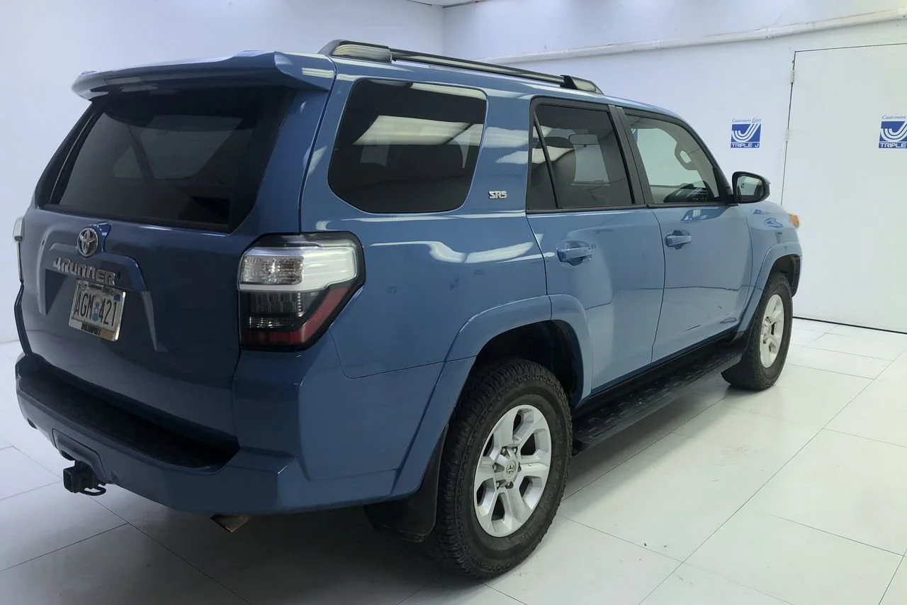Used 2014 Nautical Blue Pearl Toyota SR5 image 4