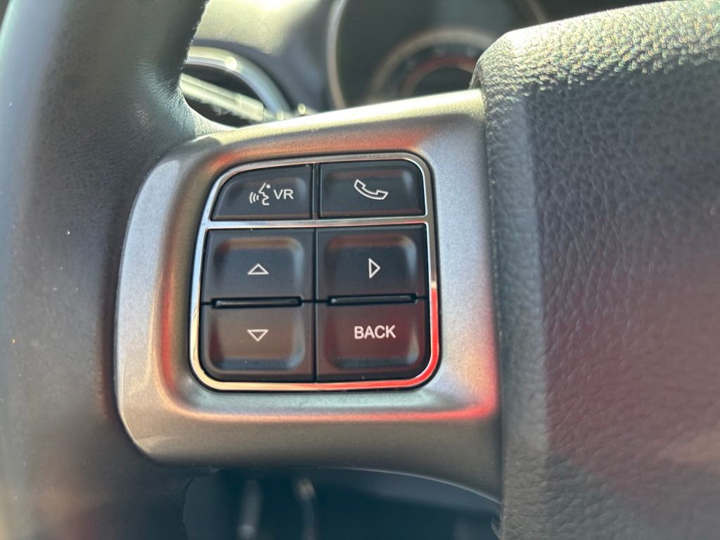 Used 2018 Silver Dodge Crossroad image 21