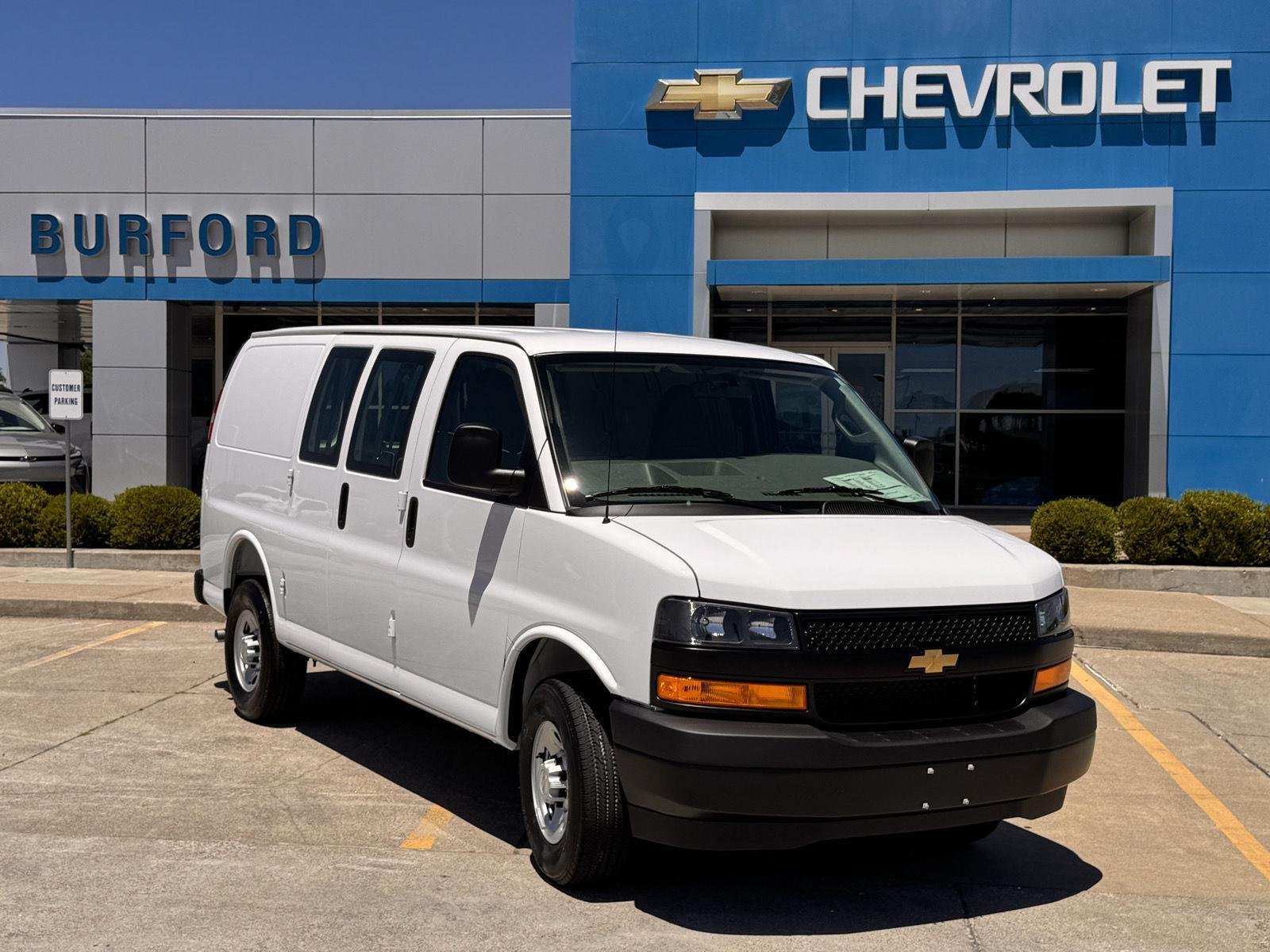 New 2026 Summit White Chevrolet WT image 45