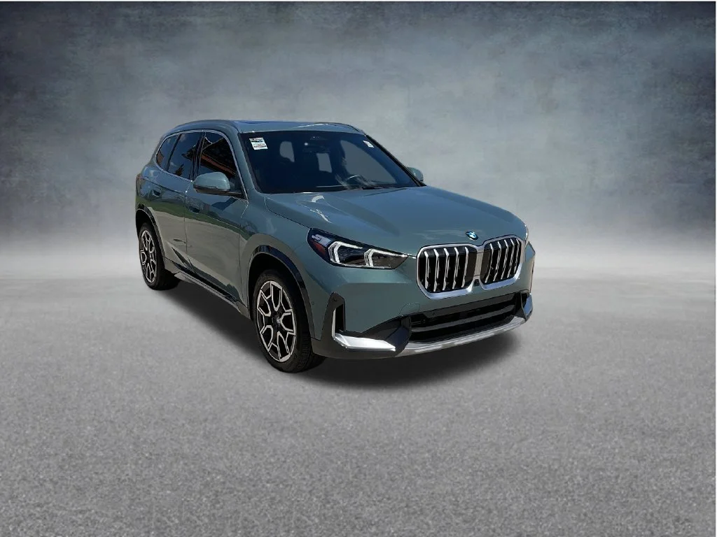 Used 2025 Green BMW xDrive28i image 1