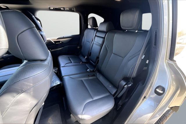 Used 2023 Silver Lexus 600 F SPORT image 18