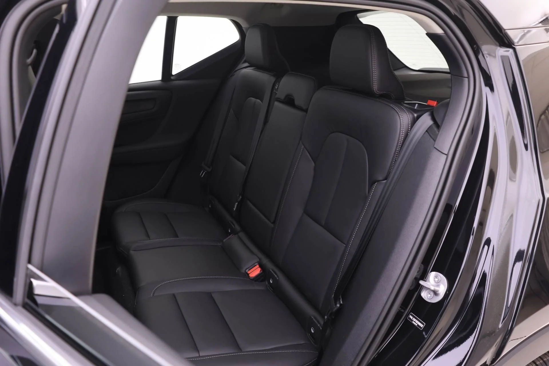 2025 Volvo XC40 Ultra - Photo 10