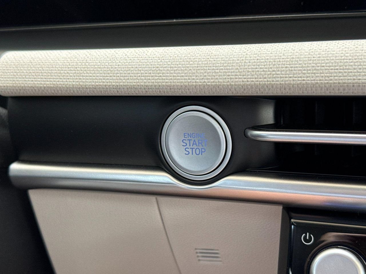 New 2026 White Hyundai SEL Convenience image 21