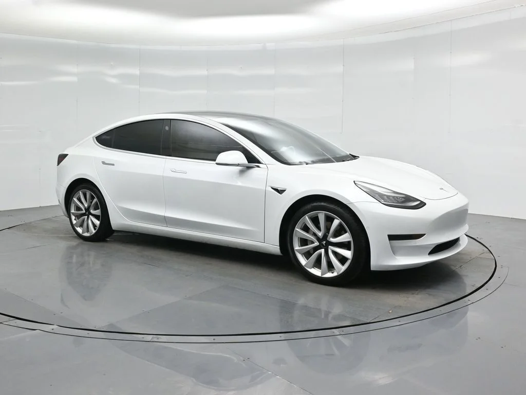 Used 2020  Tesla Standard Range Plus image 20