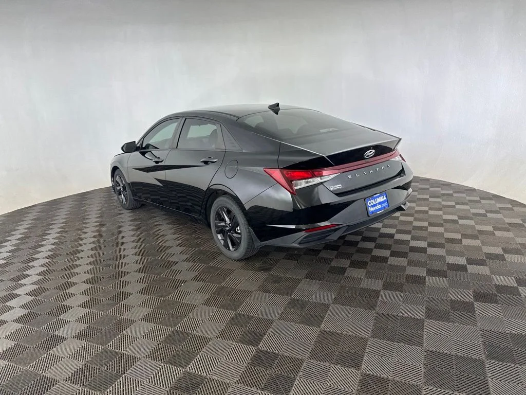 Used 2022 Black Hyundai SEL image 7