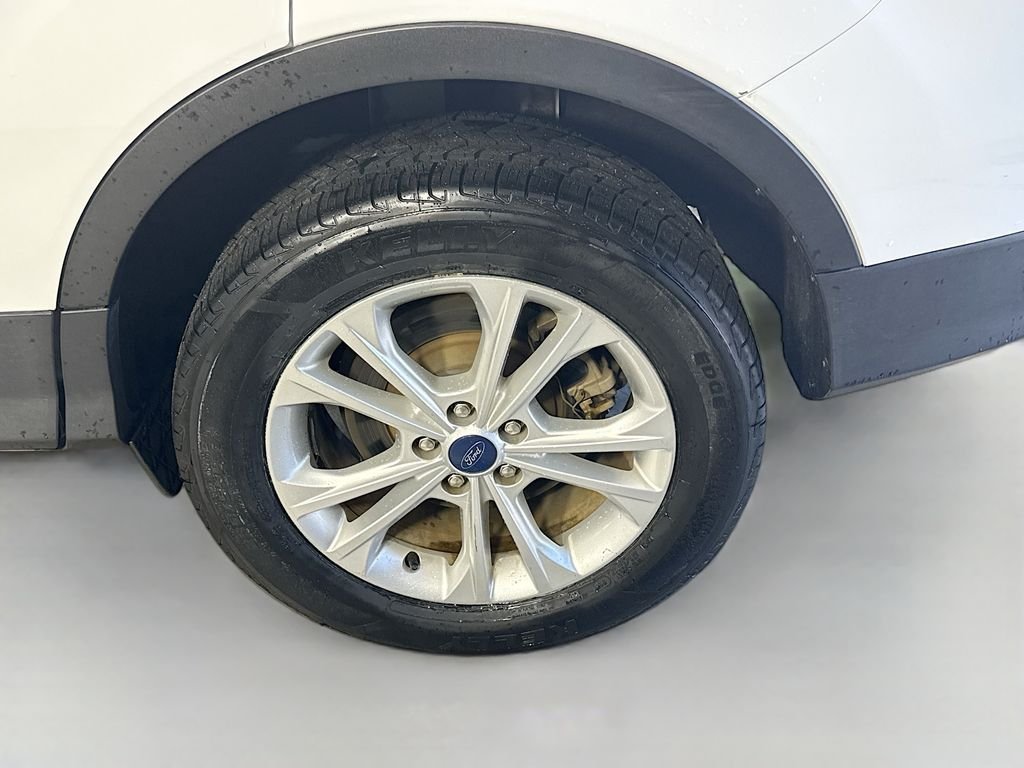 Used 2019 Oxford White Ford SEL image 30