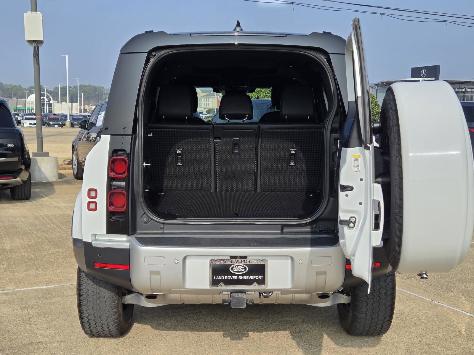 Used 2023 Fuji White Land Rover SE image 8
