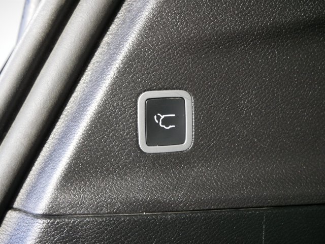 Used 2019 Brilliant Black Crystal Pearlcoat Chrysler Touring L Plus image 15