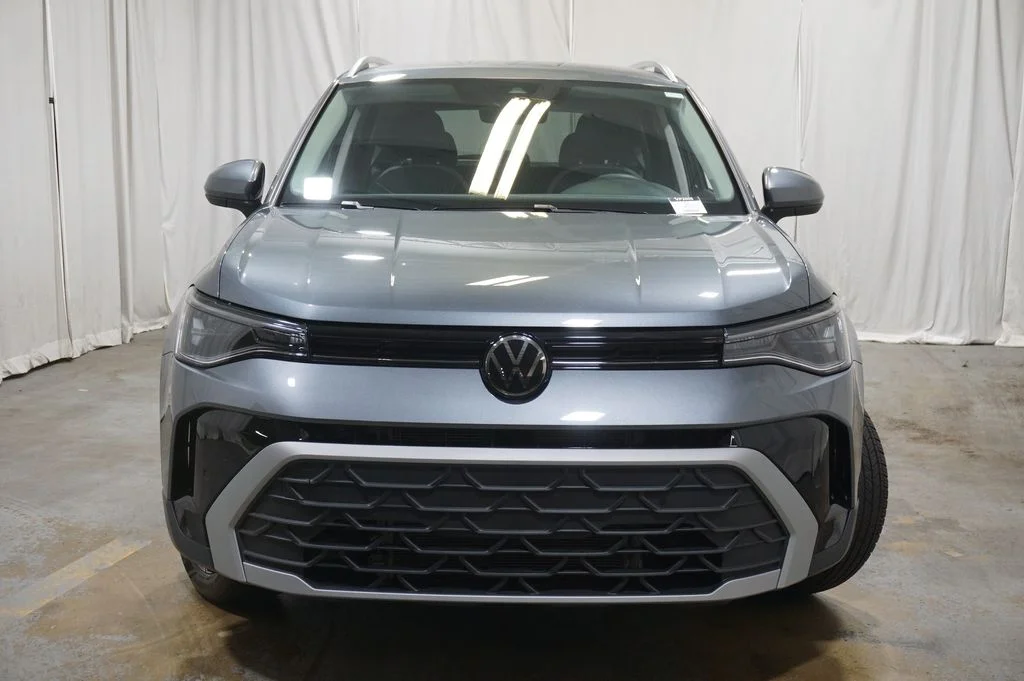 Certified Used 2025 Gray Volkswagen 1.5T SE image 5