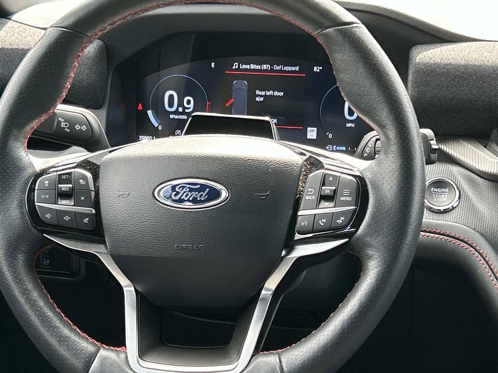 Used 2025 Agate Black Metal Ford ST-Line image 14