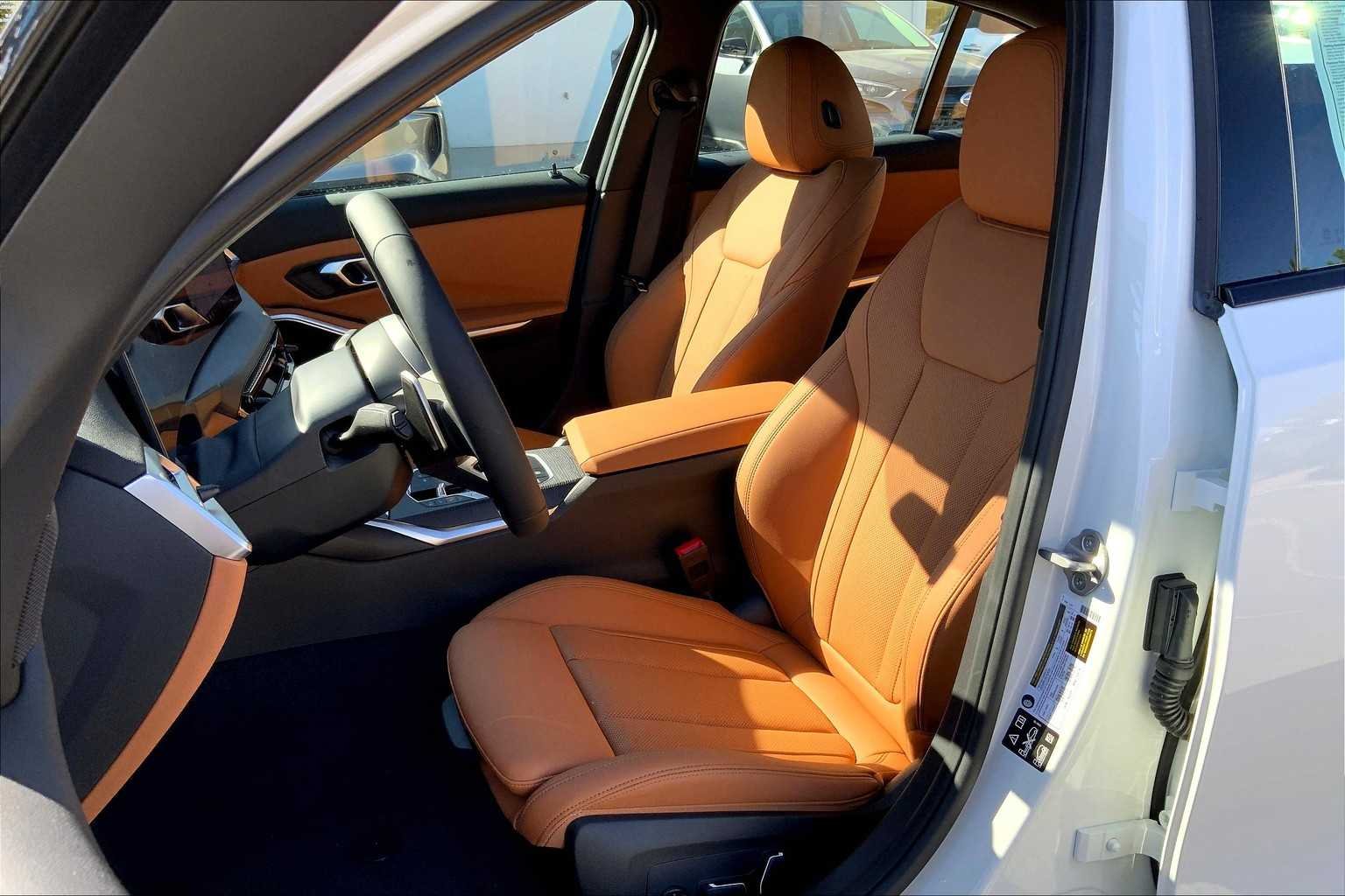 2025 BMW 3 Series 330i - Photo 9