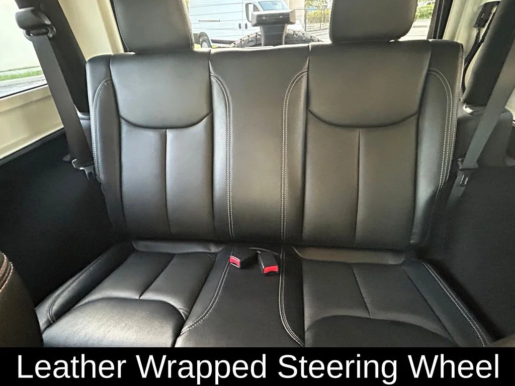 Used 2016 Silver Jeep Sahara image 13