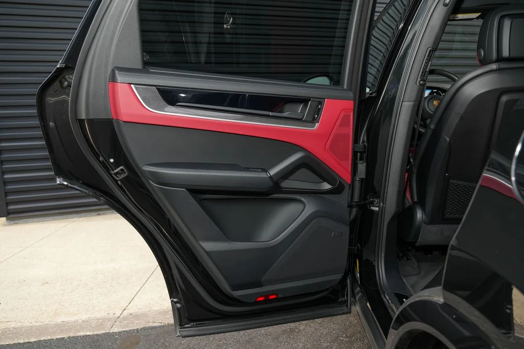 Certified Used 2025  Porsche Base image 33