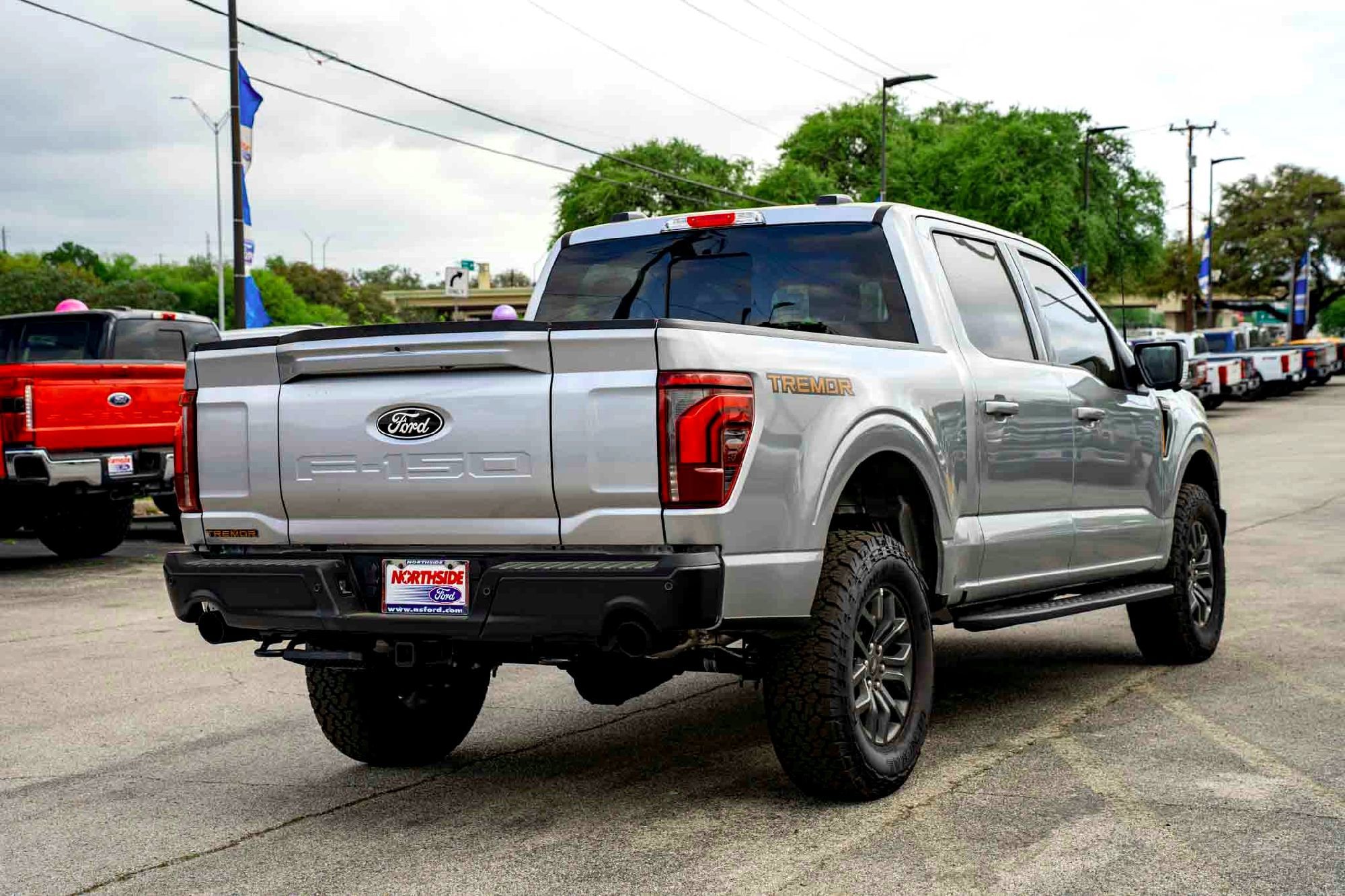 New 2025 Iconic Silver Metallic Ford Tremor image 4