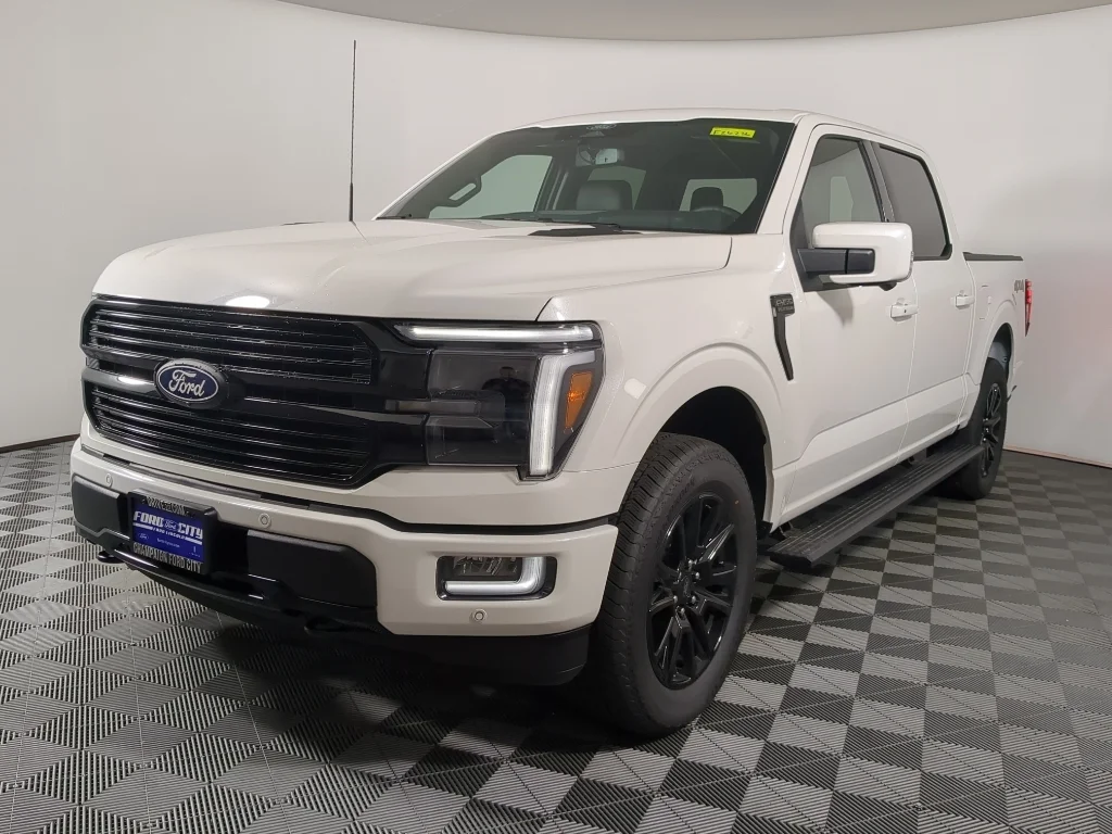 New 2026 Star White Metallic Tri-Coat Ford Platinum® image 4