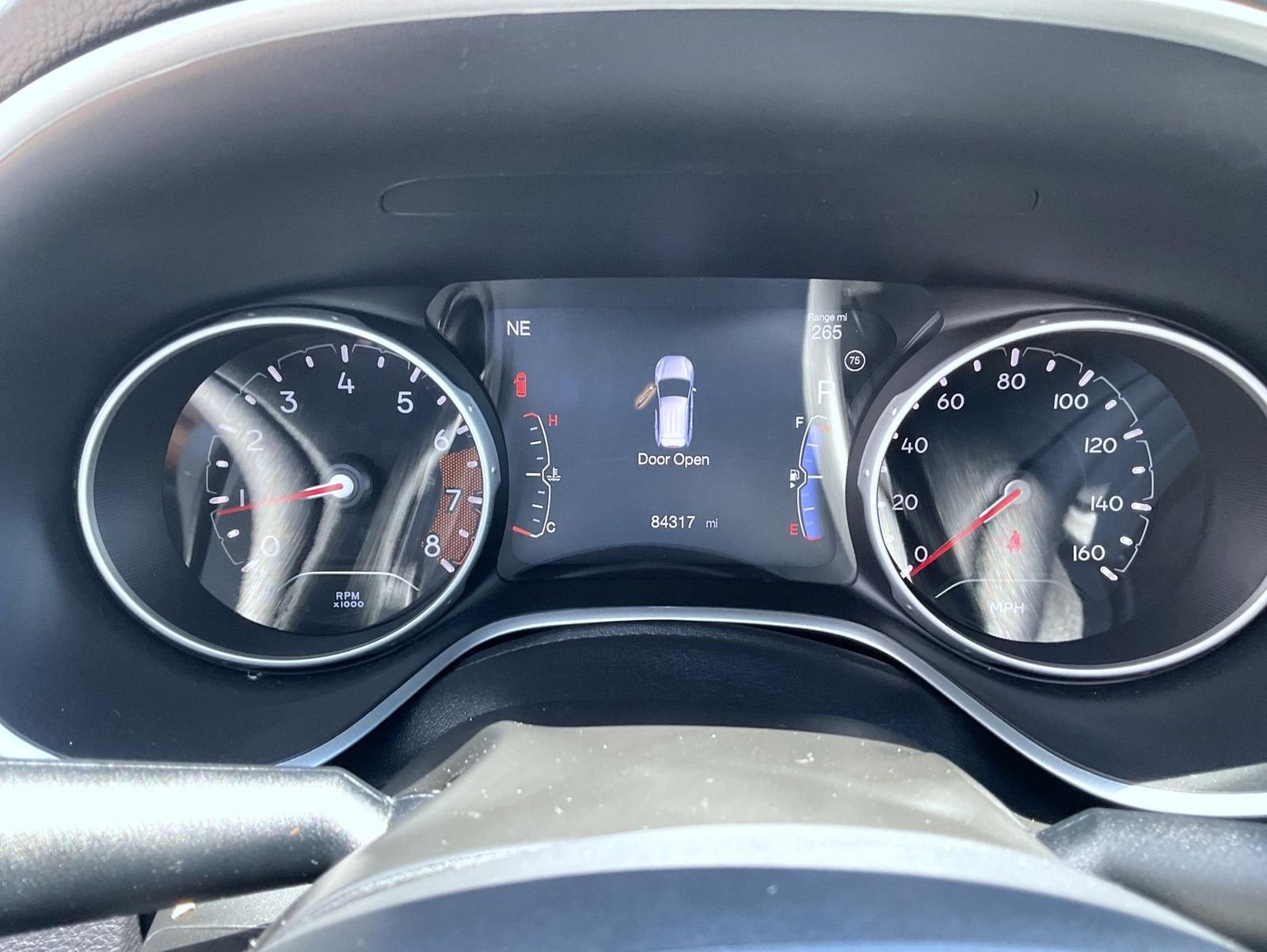 Used 2018 Green Jeep Latitude image 12
