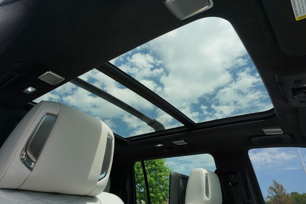 Used 2025 Crystal White Cadillac V-Series image 56