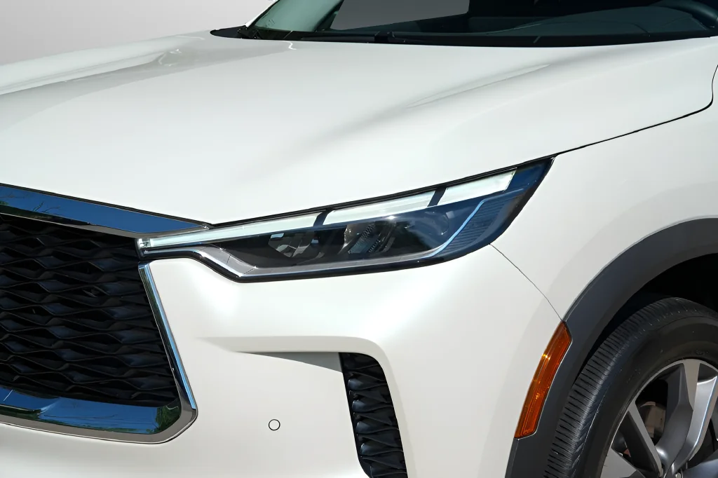 Used 2024 White INFINITI LUXE image 10