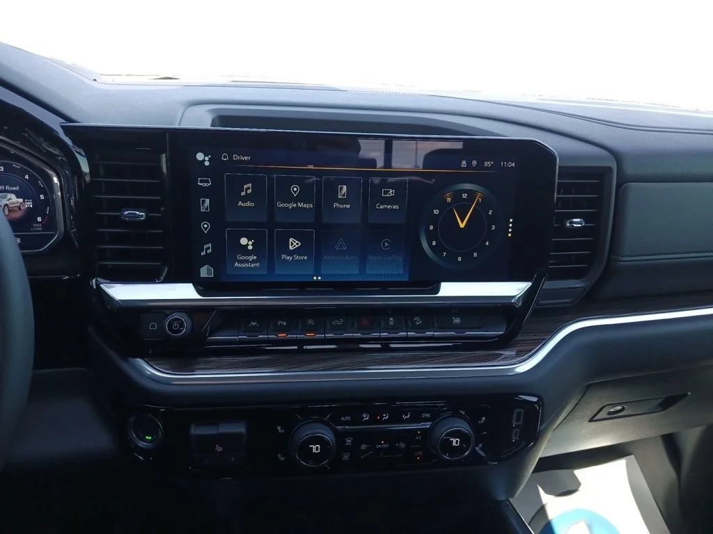 Used 2025 Summit White Chevrolet RST image 13