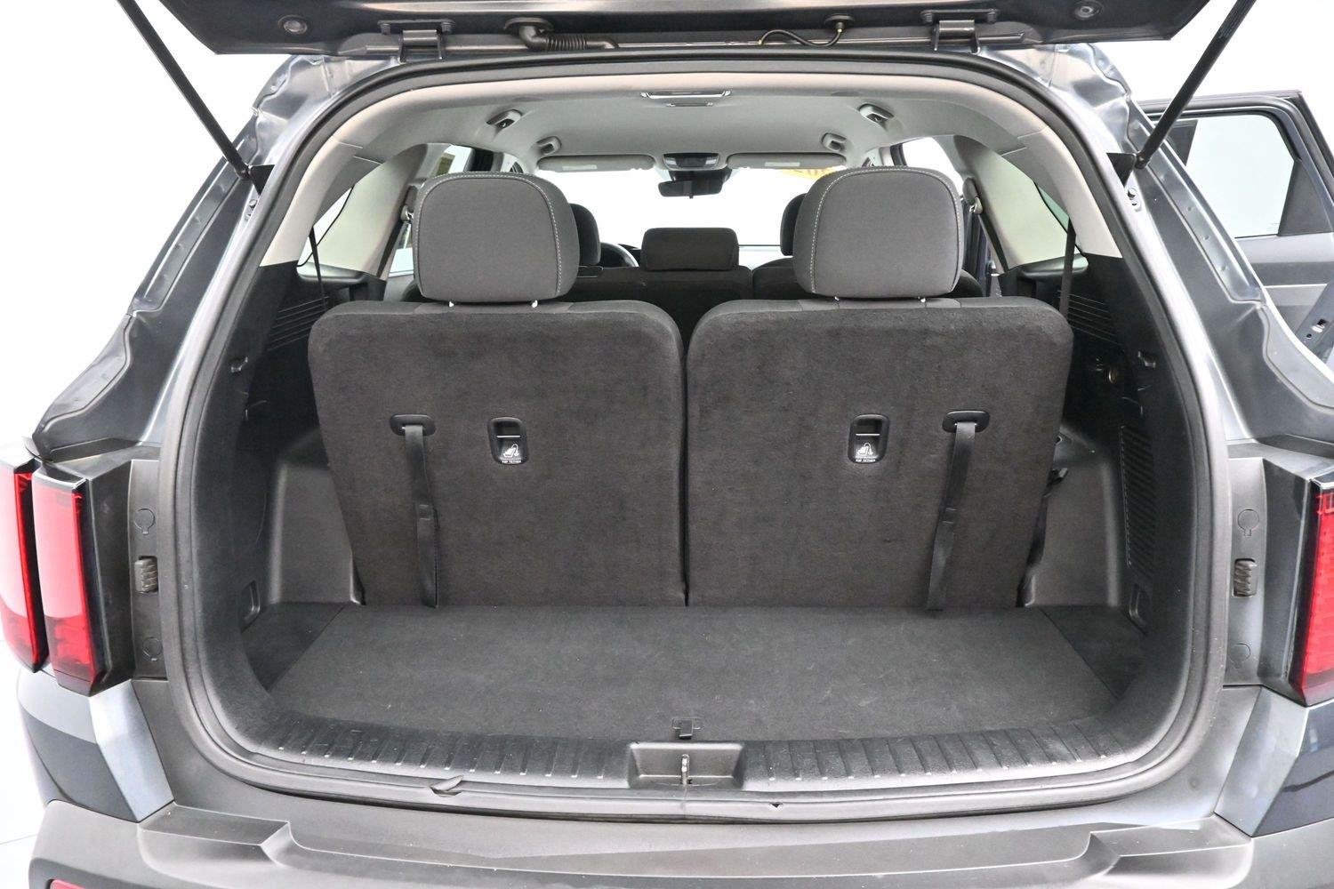 Used 2022 Gravity Gray Kia LX image 9