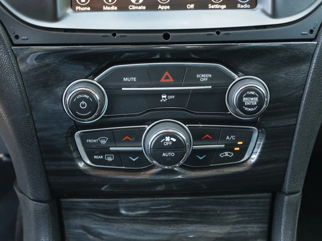 Used 2018 Gloss Black Chrysler Touring image 17