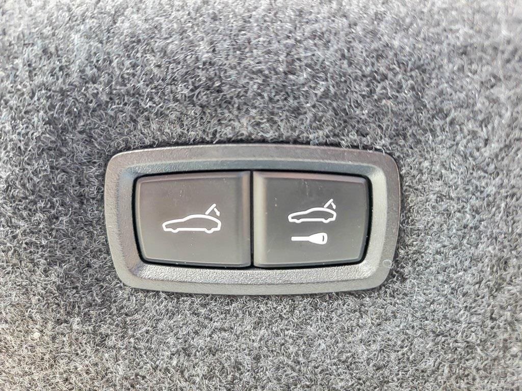 2022 PORSCHE TAYCAN - Image 20