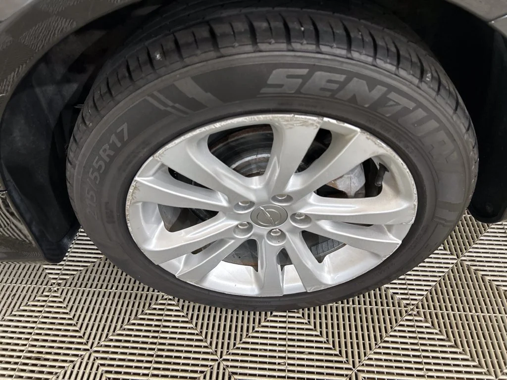 Used 2016 Black Chrysler Limited image 10