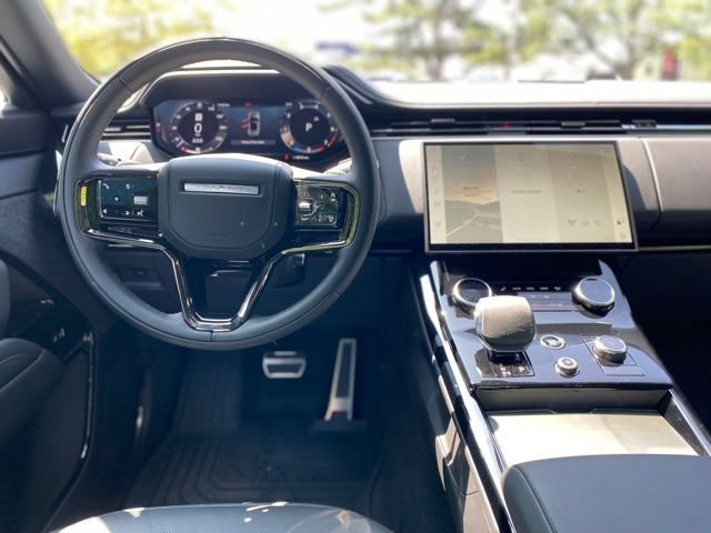 Certified Used 2023 White Land Rover SE Dynamic image 14