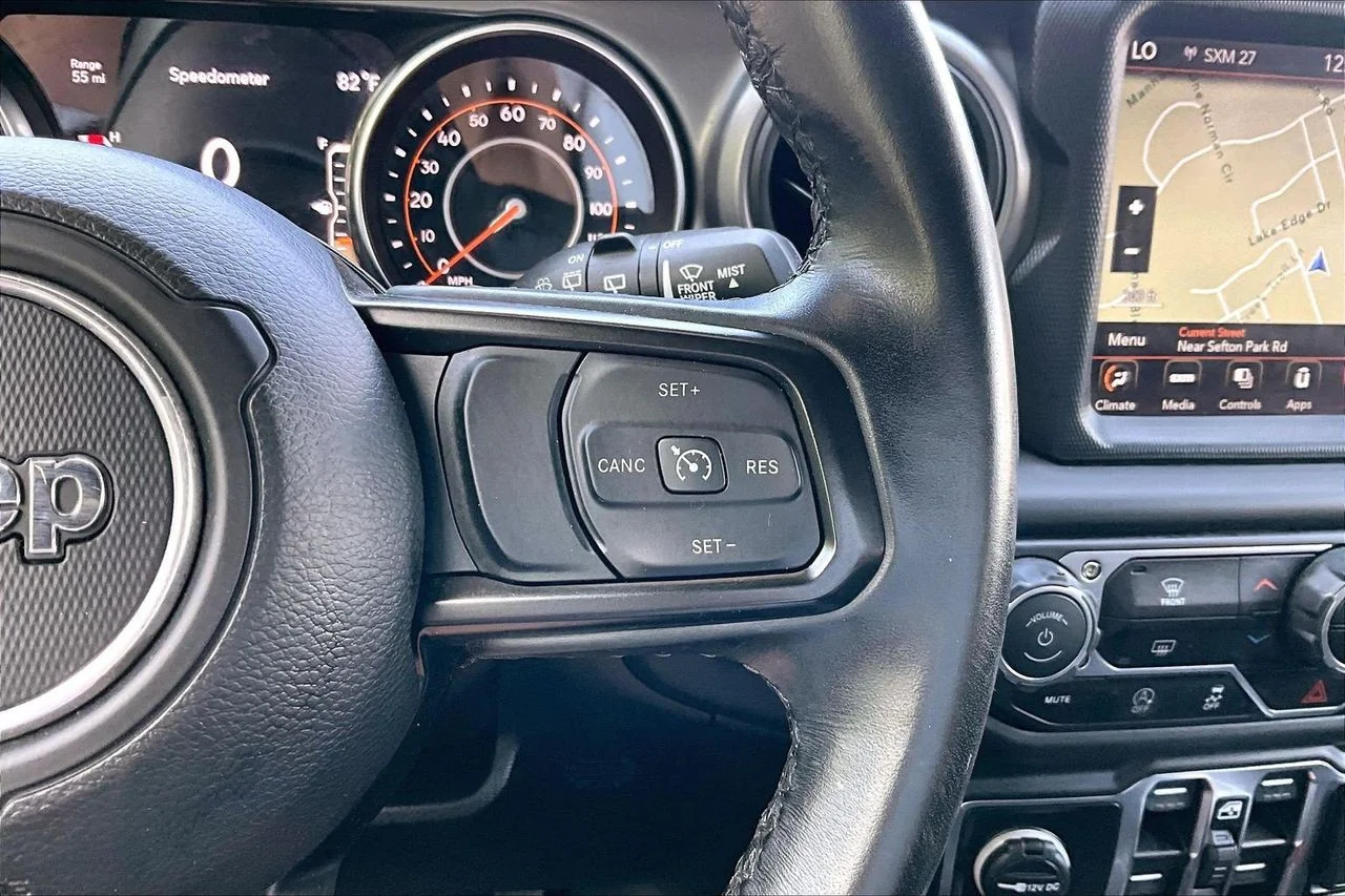 Used 2022 White Jeep Sport S image 29