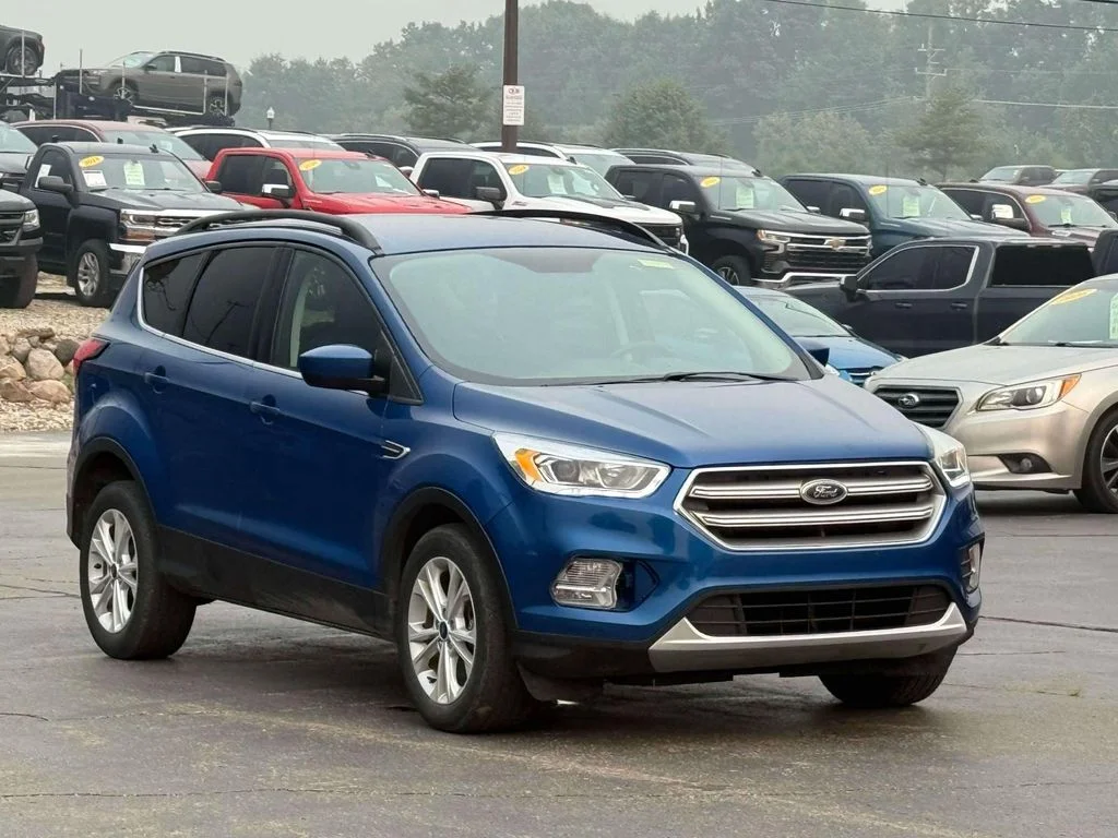 Used 2019 Blue Ford SEL image 4