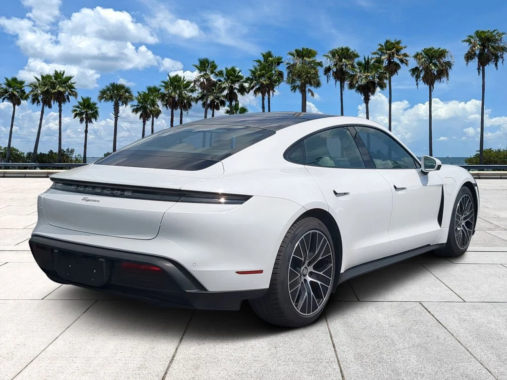 Used 2024  Porsche Base image 4