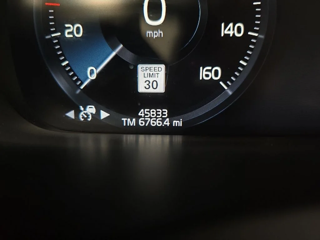 Used 2021 Black Volvo T6 Momentum image 24