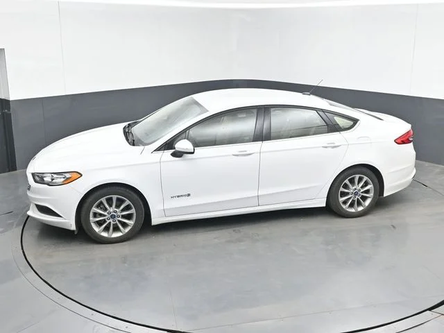 Used 2017 Oxford White Ford SE image 20