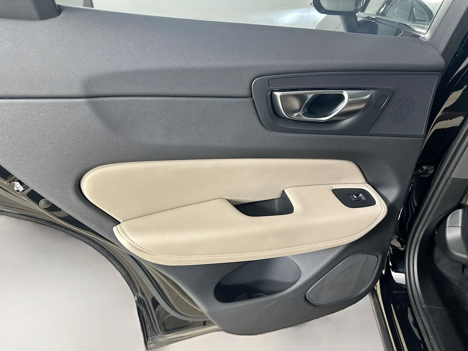 2026 Volvo XC60 Plus - Photo 35