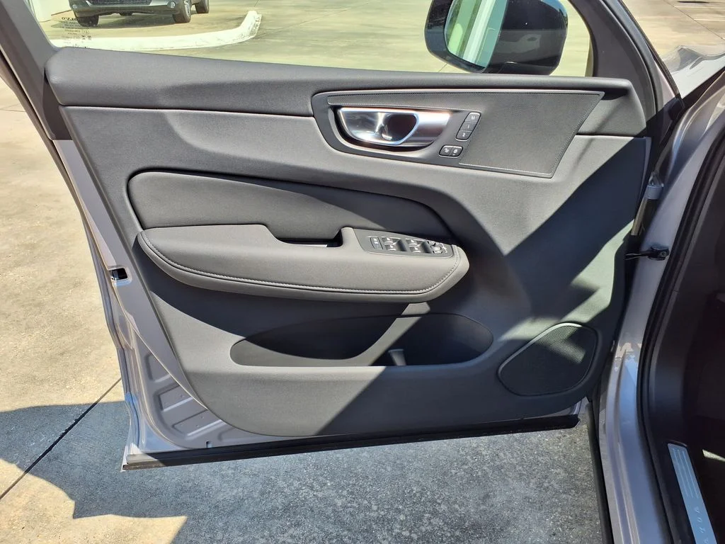 New 2026 Aurora Silver Volvo Plus image 12
