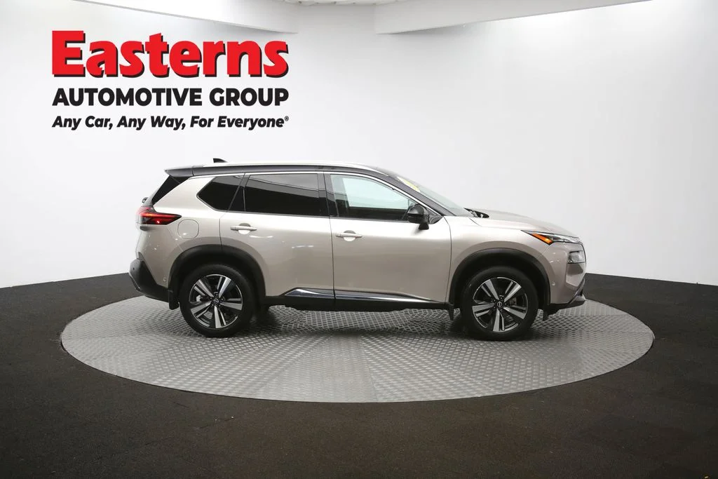 Used 2023 Silver Nissan SL image 46