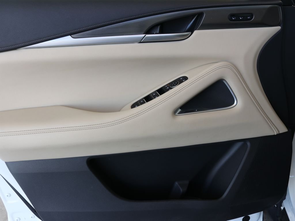 Certified Used 2025 White INFINITI LUXE image 25