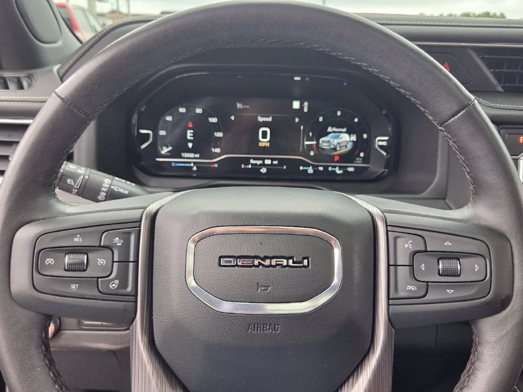 Used 2023 WHITE FROST TRICOAT GMC Denali Ultimate image 29
