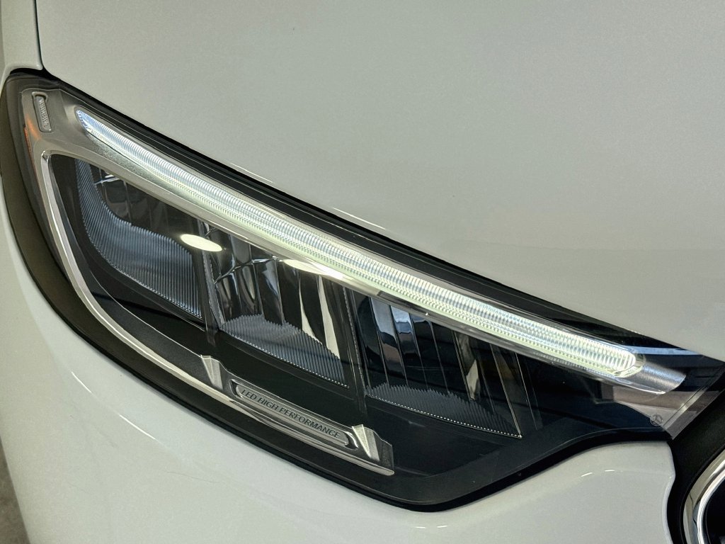 Used 2024 Polar White Mercedes-Benz GLC 300 image 39