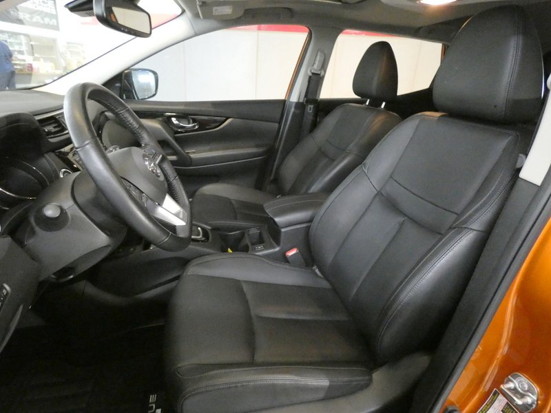 Used 2022 ORANGE Nissan AWD SL image 9