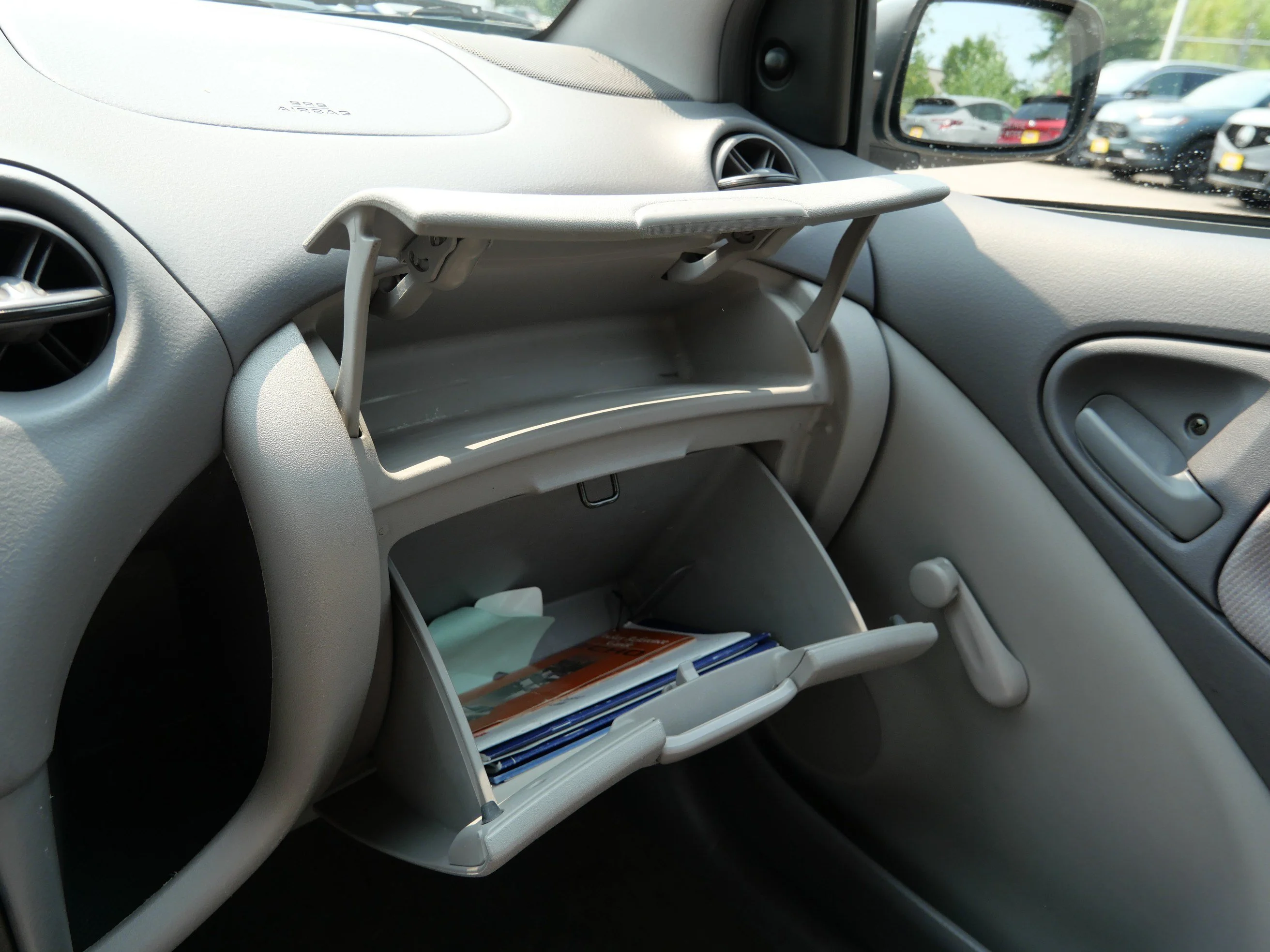 Used 2002 Polar White Toyota  image 31