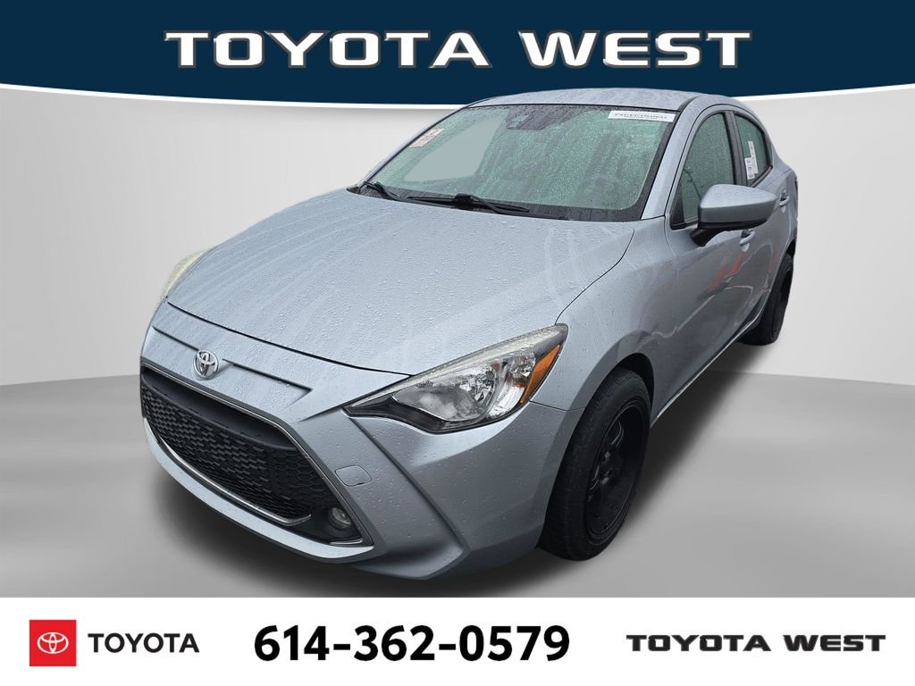 Used 2019  Toyota LE image 3