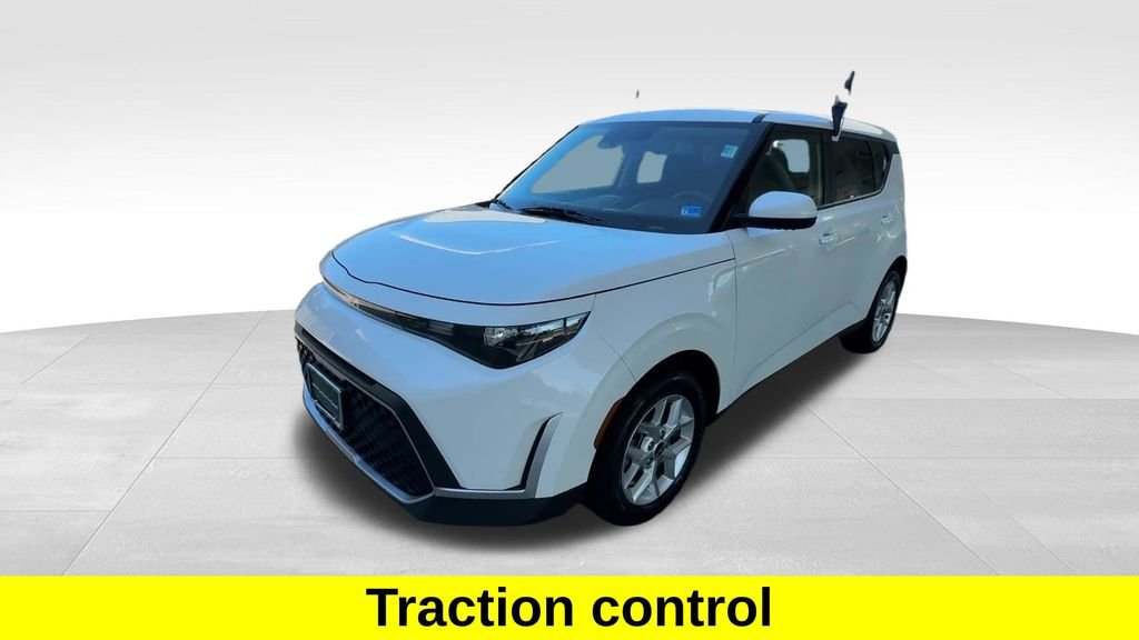 Used 2023 White Kia LX image 20