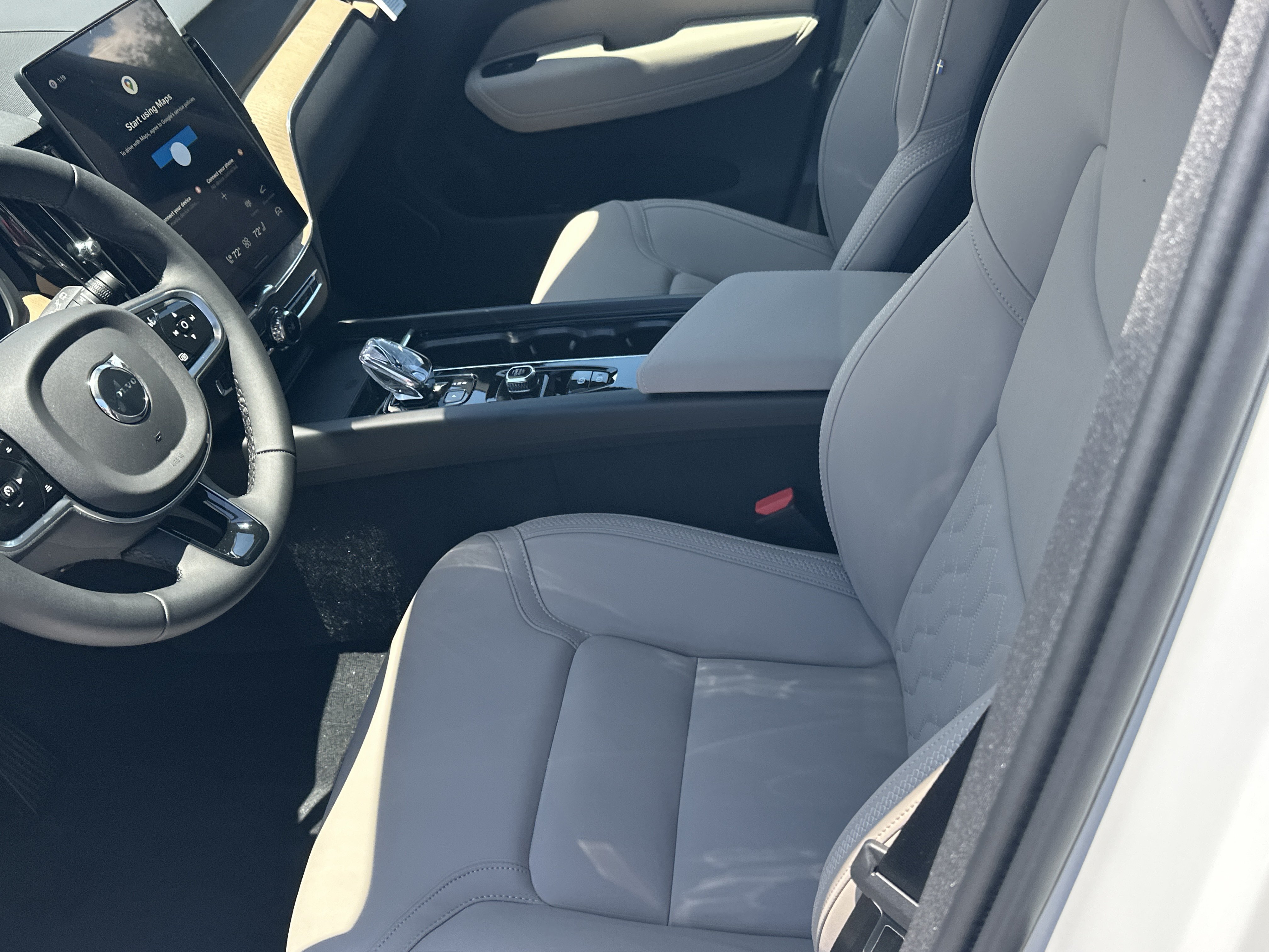 New 2026 Crystal White Volvo Core image 15