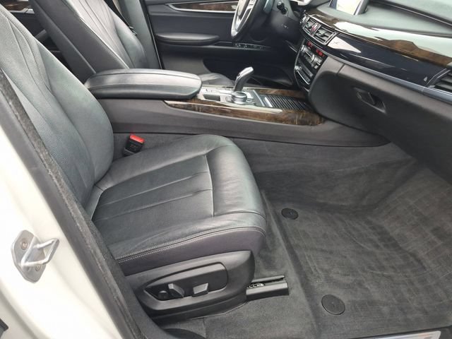 Used 2019 Black BMW M550i xDrive image 27