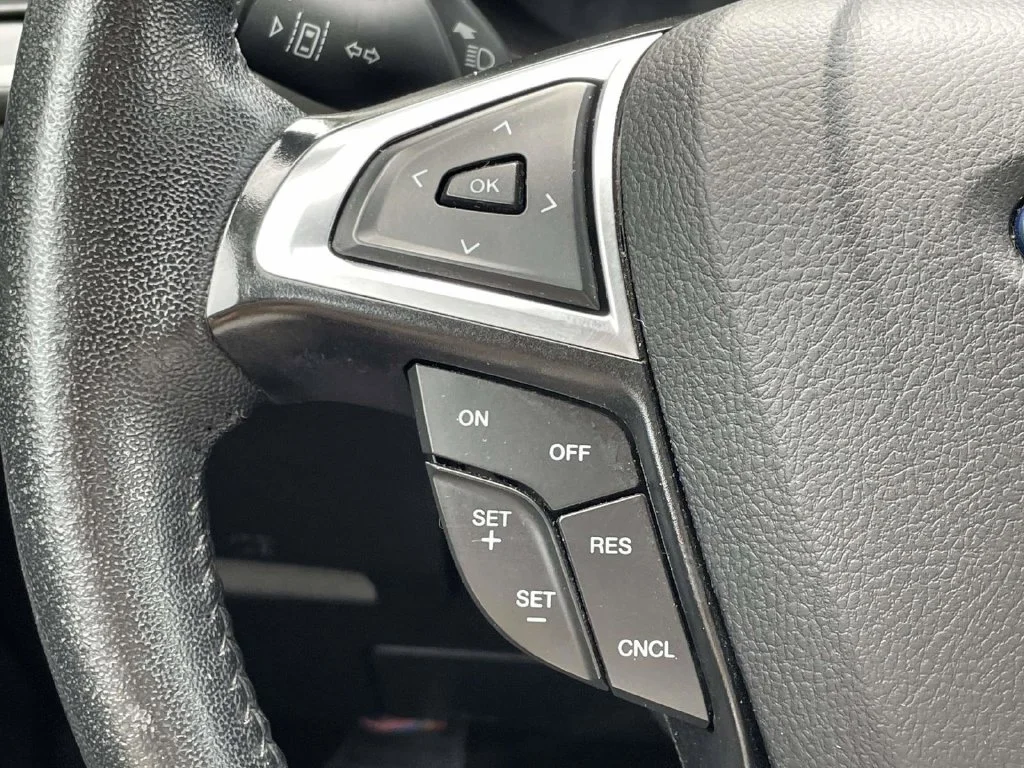 Used 2024 Gray Ford SEL image 30