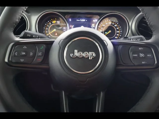 Used 2023 Blue Jeep High Tide image 18